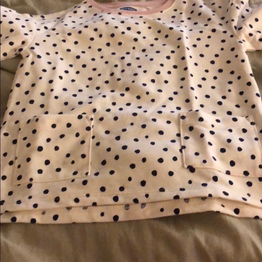 Two Pocket white/bluedotted shirt with a pink trim